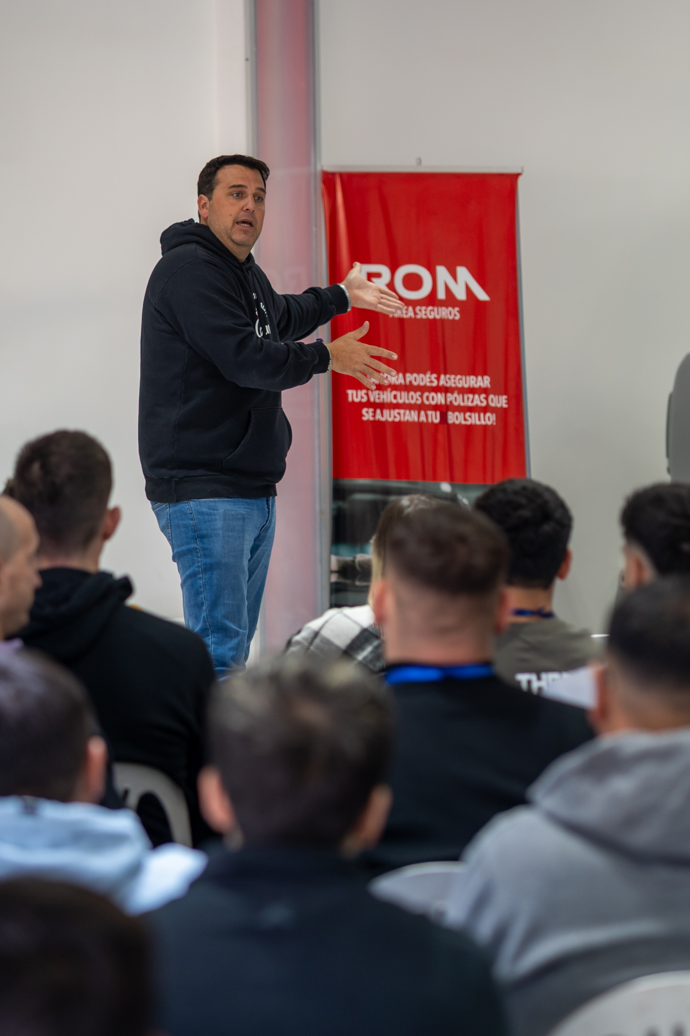 Equipo Grupo Oroza en reunión estratégica